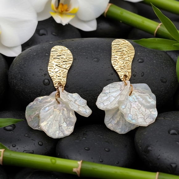 Iridescent Resin Petal Statement Earrings Gold Plated Hammered Top Boho Chic - Picture 1 of 12
